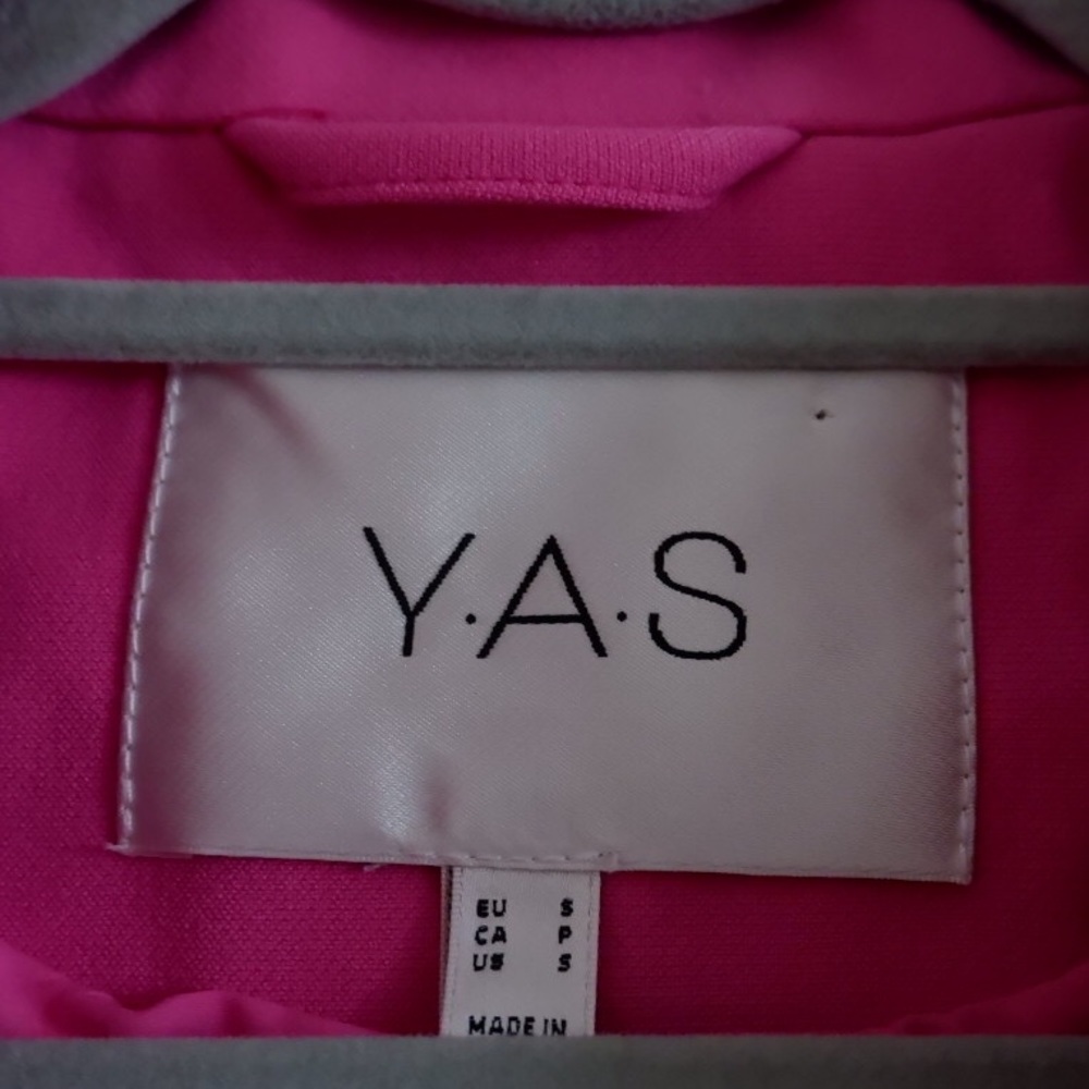 SOLD- Y.A.S. Apple Blazer - Picture 4 of 8